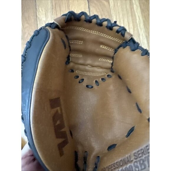 The RVL Professional Series CX3000SBT catcher's Mitt Black - Picture 5 of 11